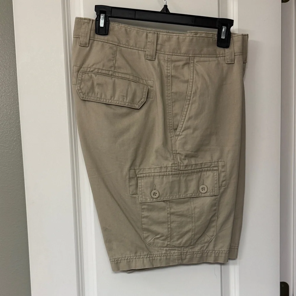 Roundtree & Yorke Tan Cargo Shorts with Button-Flap Pockets - Picture 2 of 2
